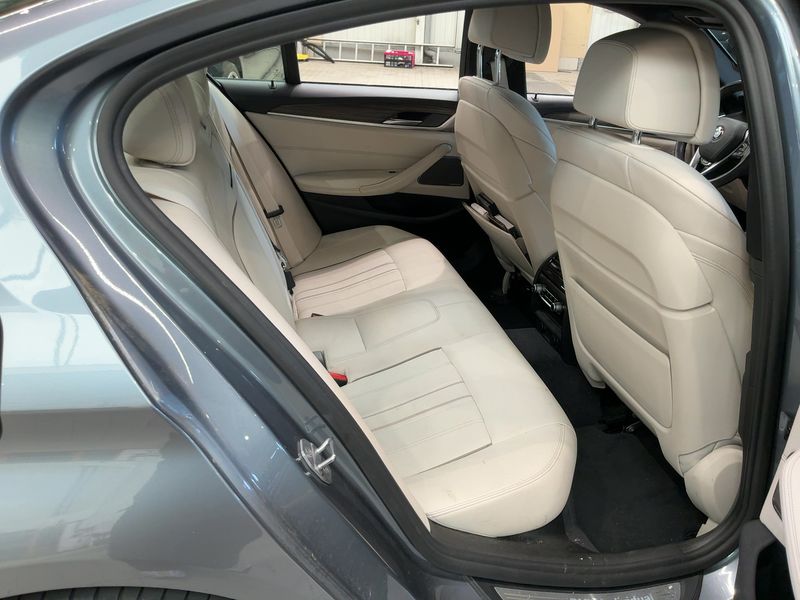 BMW 5er 530d xDrive Luxury Line 2017 – снимка 14