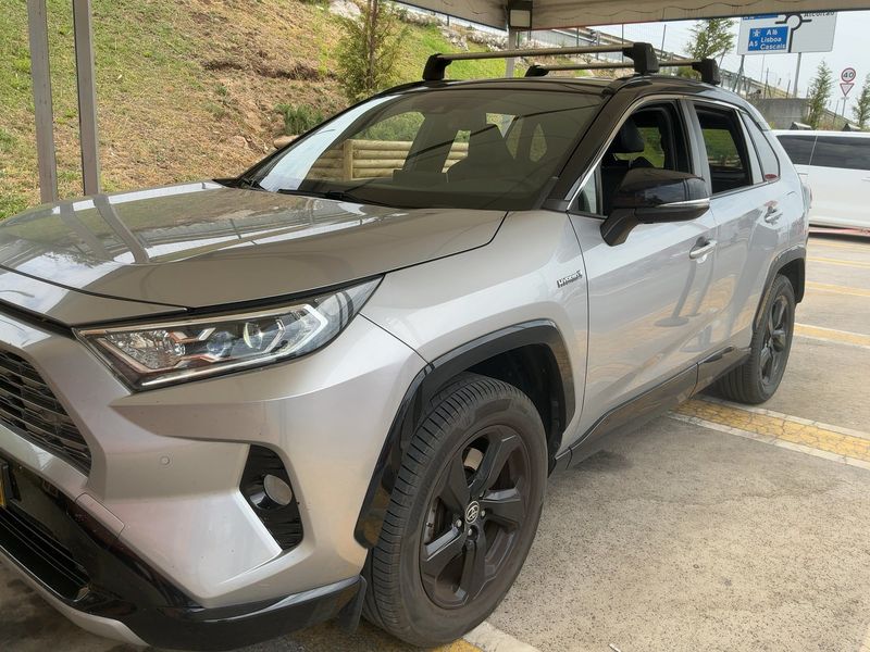 Toyota RAV 4 2.5 Hybrid 4x2 Black Edition 2019 – снимка 2