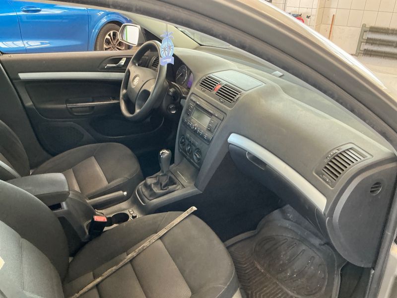 Skoda Octavia 1.6 FSI Ambiente 2007 – снимка 3
