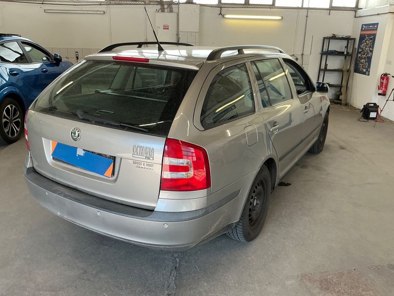 Skoda Octavia 1.6 FSI Ambiente 2007 – снимка 2