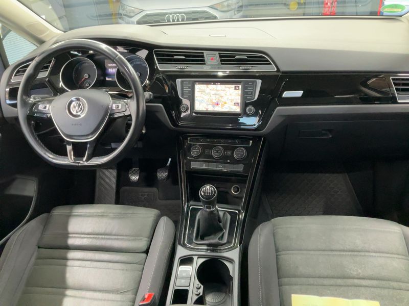Volkswagen Touran 2.0 TDI Highline BlueMotion Tech 2016 – снимка 18