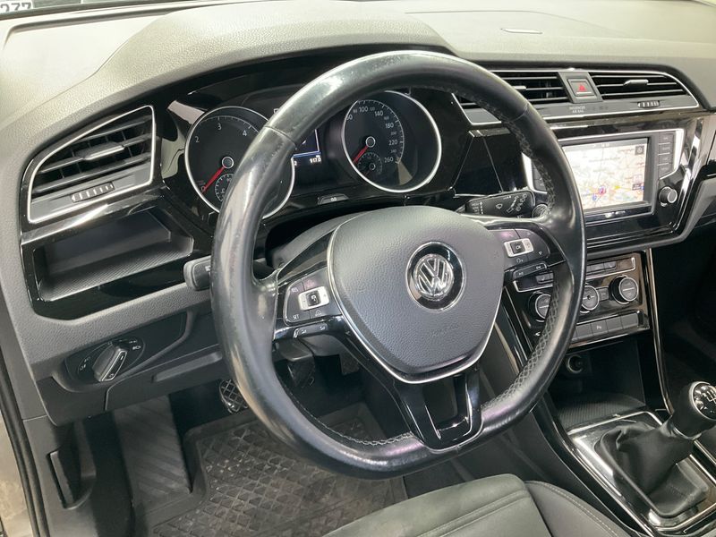 Volkswagen Touran 2.0 TDI Highline BlueMotion Tech 2016 – снимка 33
