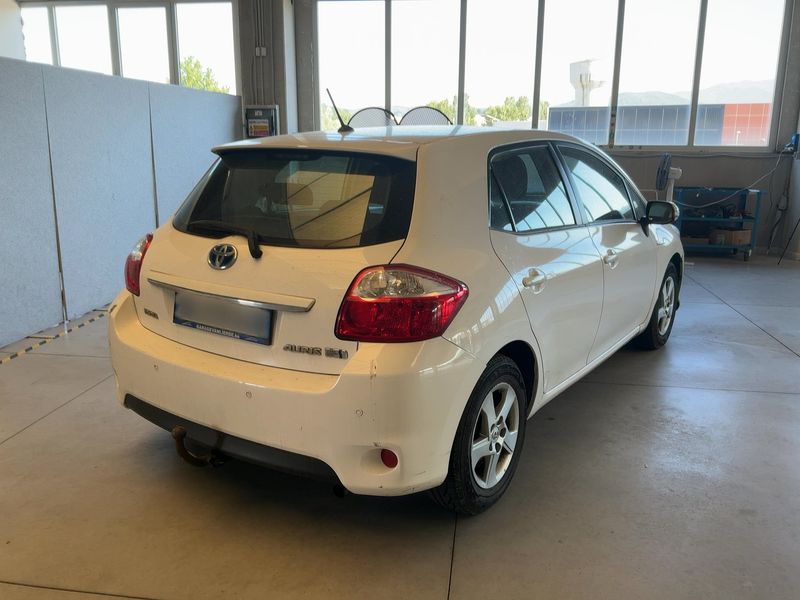 Toyota Auris 1.8 Hybrid Active 2011 – снимка 8