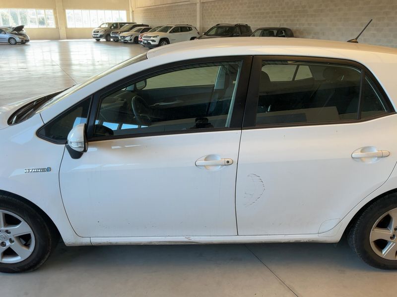 Toyota Auris 1.8 Hybrid Active 2011 – снимка 4