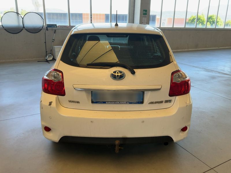 Toyota Auris 1.8 Hybrid Active 2011 – снимка 7
