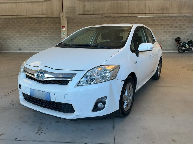 Toyota Auris 1.8 Hybrid Active 2011 – снимка 1