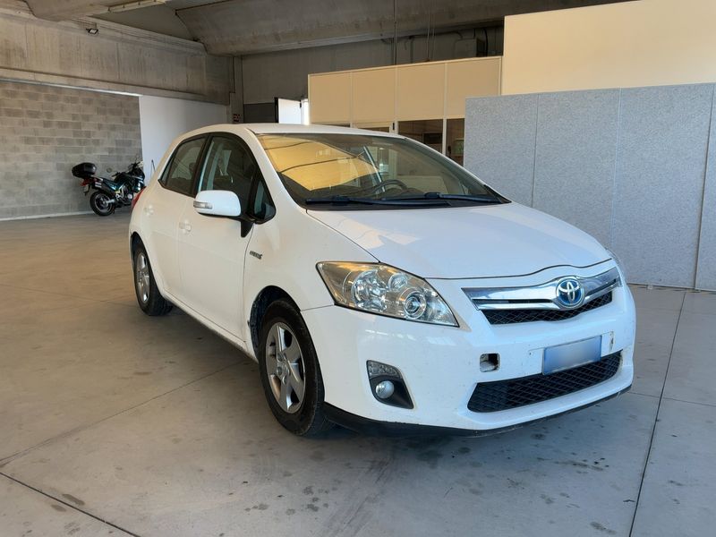 Toyota Auris 1.8 Hybrid Active 2011 – снимка 12