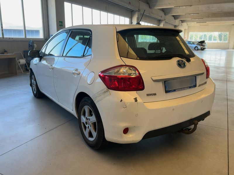Toyota Auris 1.8 Hybrid Active 2011 – снимка 6