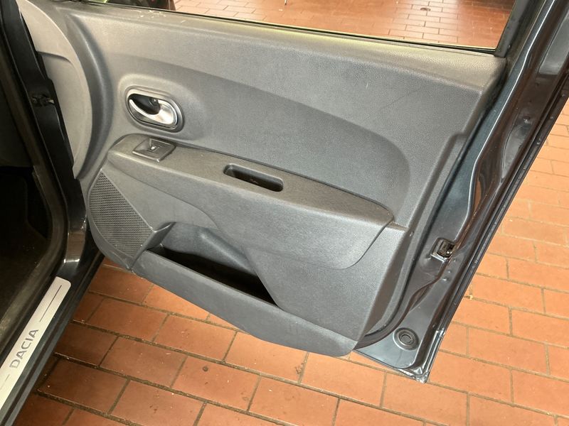 Dacia Lodgy 1.6 SCe Comfort 2019 – снимка 36
