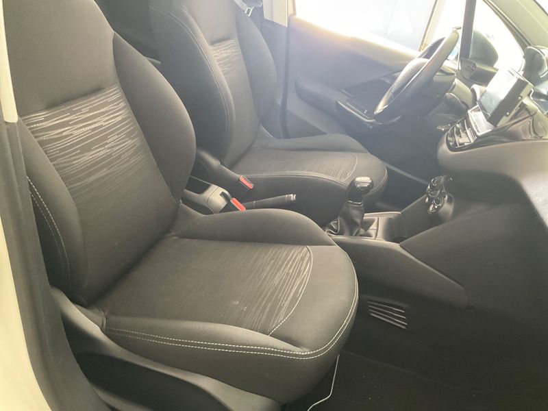 Peugeot 208 1.4 HDi Affaire Confort 2013 – снимка 3