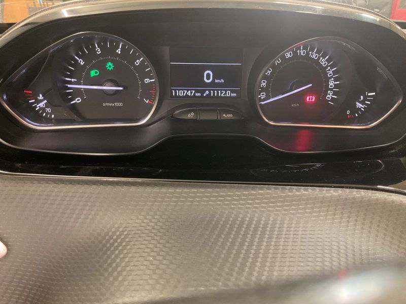 Peugeot 2008 1.2 VTi Style 2015 – снимка 4