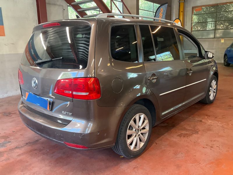 Volkswagen Touran 2.0 TDI Carat 2010 – снимка 2