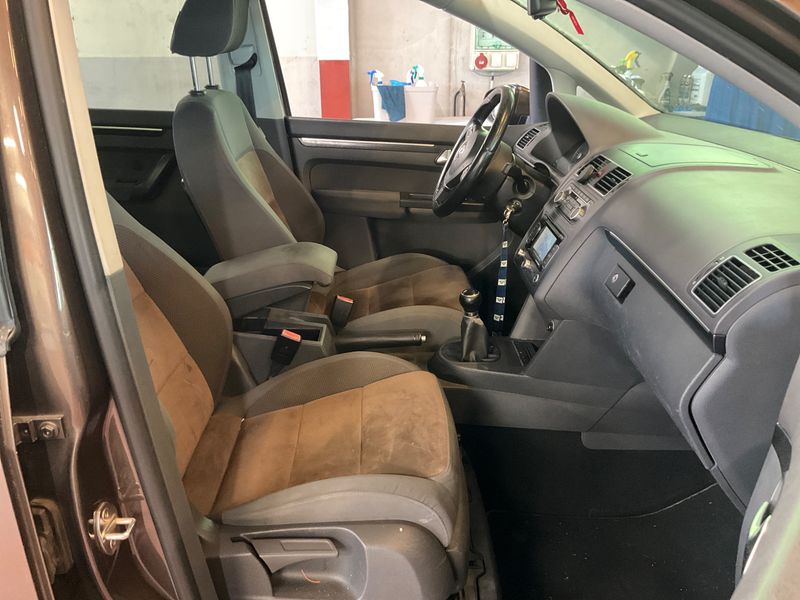 Volkswagen Touran 2.0 TDI Carat 2010 – снимка 3
