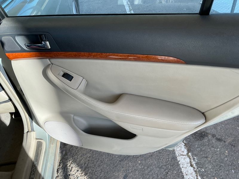 Toyota Avensis 2.2 D-4D Sol 2007 – снимка на щета