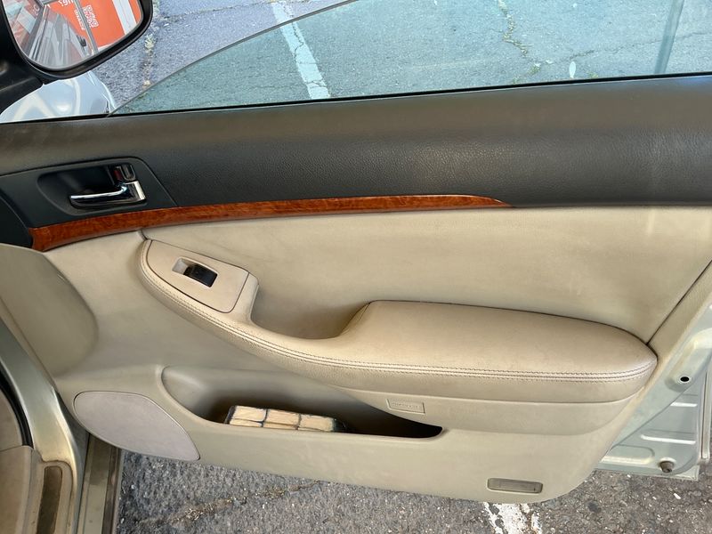 Toyota Avensis 2.2 D-4D Sol 2007 – снимка на щета