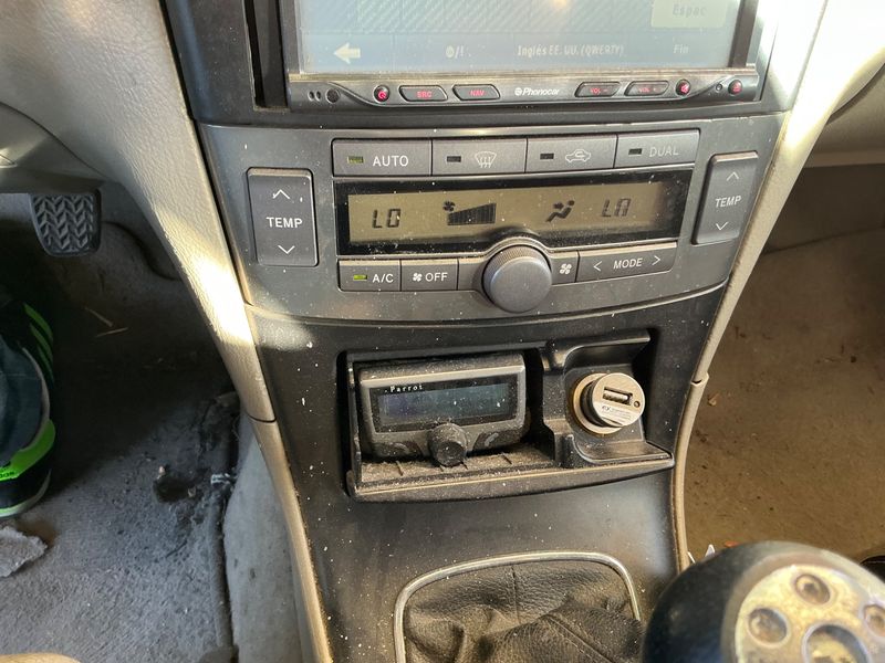 Toyota Avensis 2.2 D-4D Sol 2007 – снимка на щета