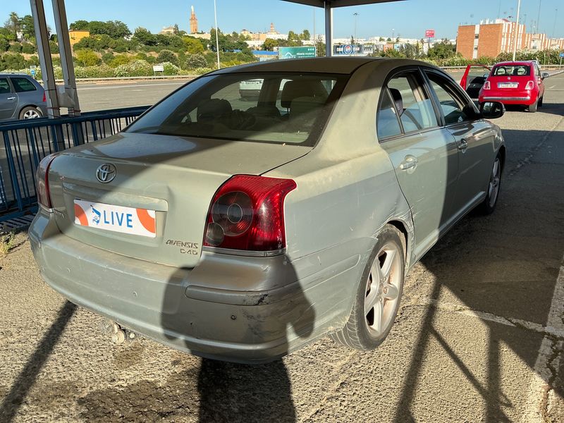 Toyota Avensis 2.2 D-4D Sol 2007 – снимка 2