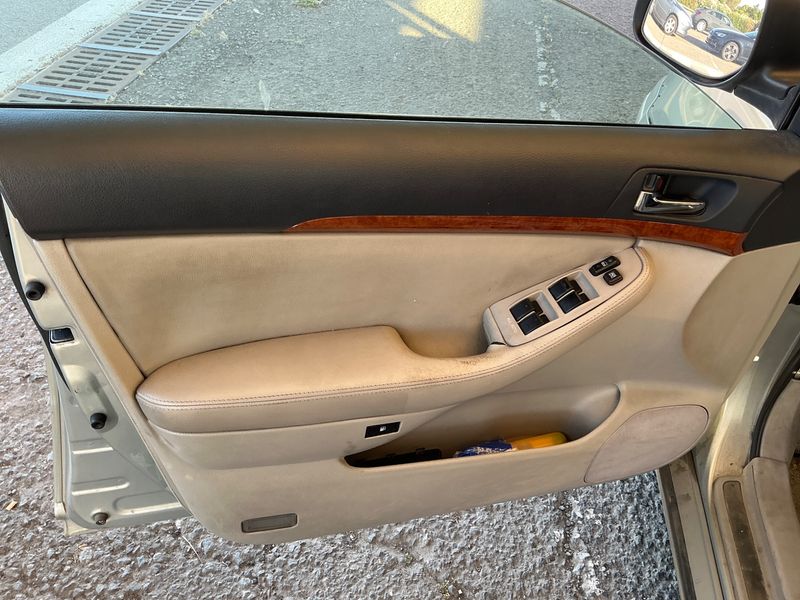 Toyota Avensis 2.2 D-4D Sol 2007 – снимка на щета