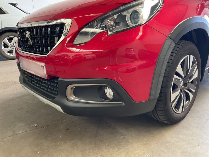 Peugeot 2008 1.2 e-VTi Allure 2017 – снимка 37