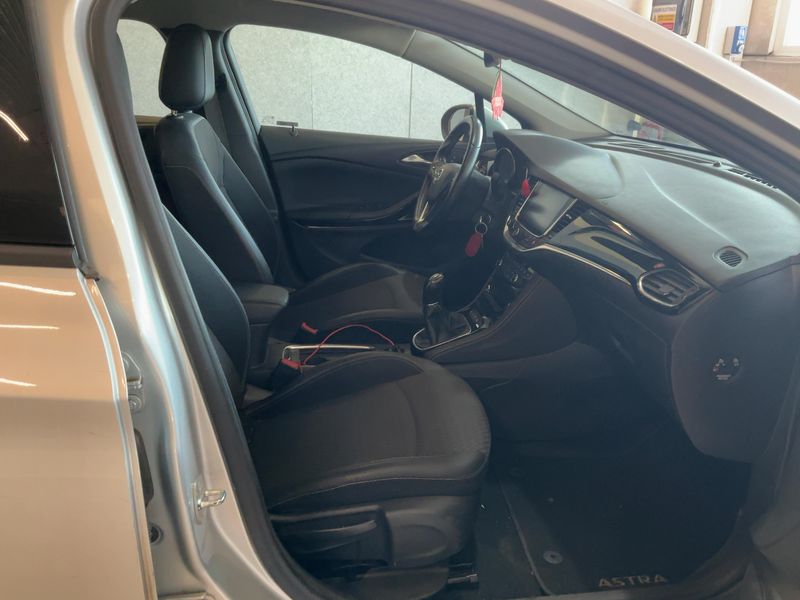 Opel Astra 1.4 SIDI Turbo Innovation Start&Stop 2015 – снимка 16