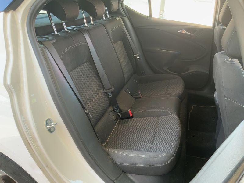 Opel Astra 1.6 CDTI DPF Dynamic 2017 – снимка 19