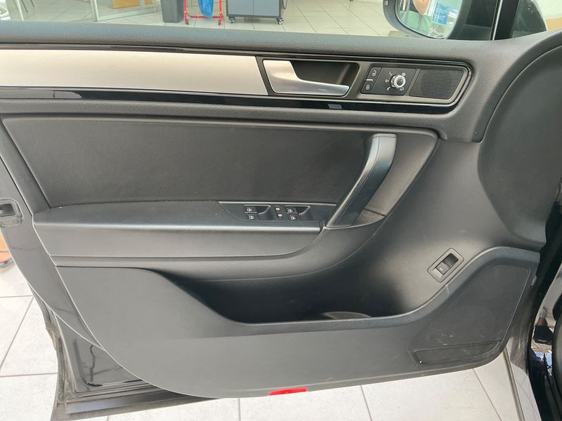 Volkswagen Touareg 3.0 V6 TDI BlueMotion Tech 2013 – снимка 34