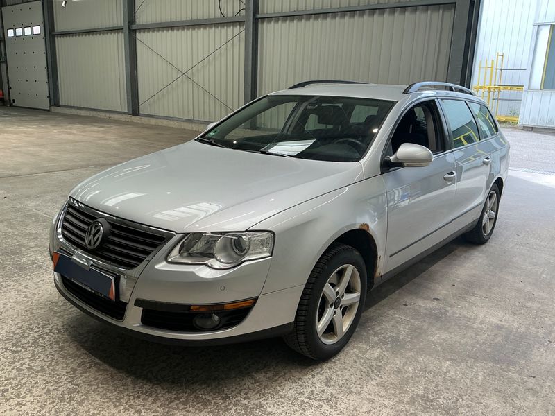 Volkswagen Passat 1.6 Trendline 2009 – снимка 1