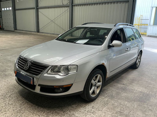 Volkswagen Passat 1.6 Trendline 2009 – снимка 1