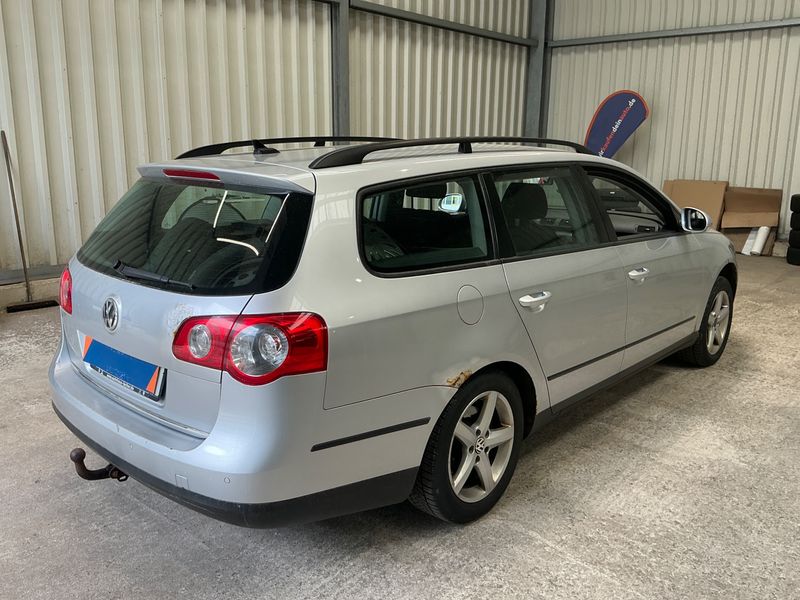 Volkswagen Passat 1.6 Trendline 2009 – снимка 2