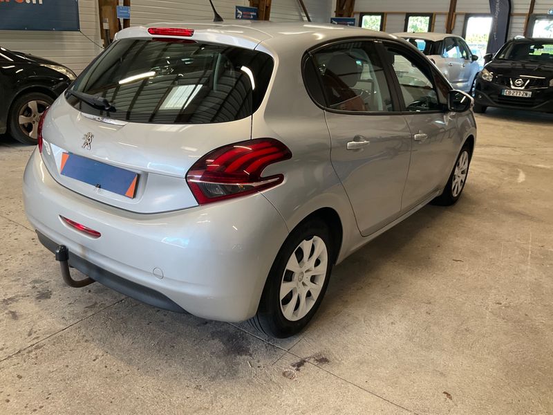 Peugeot 208 1.0 VTi Like 2015 – снимка 2