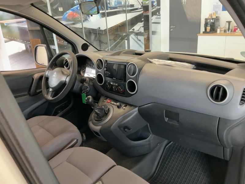 Peugeot Partner 1.6 HDi L1 Deine Gründerzeit Elektro 2014 – снимка 17