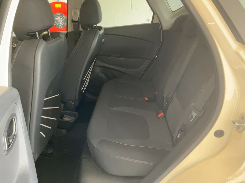 Renault Captur 1.2 TCe Dynamique 2016 – снимка 19
