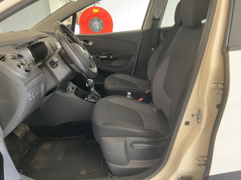 Renault Captur 1.2 TCe Dynamique 2016 – снимка 16