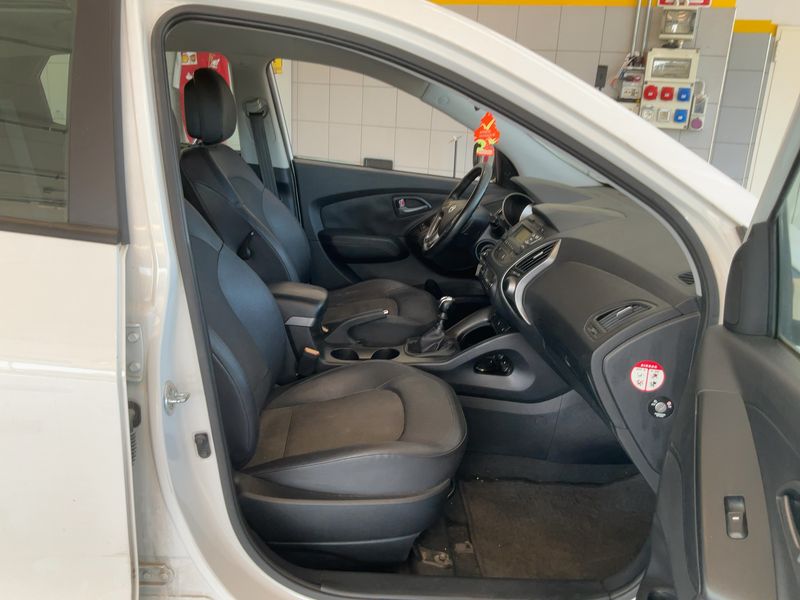 Hyundai ix35 1.7 CRDi Comfort 2WD 2014 – снимка 16