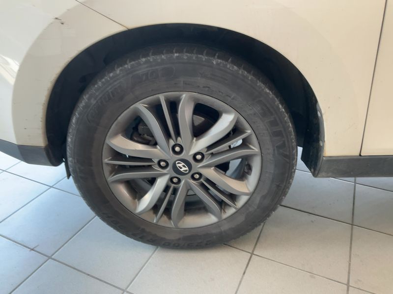 Hyundai ix35 1.7 CRDi Comfort 2WD 2014 – снимка 3