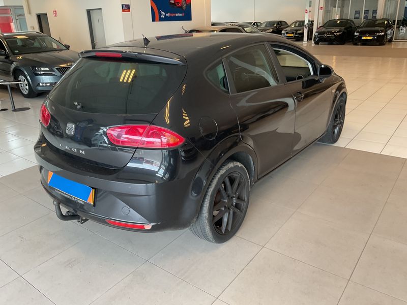 Seat Leon 1.4 TSI Sport 2010 – снимка 2