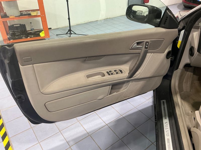 Volvo C70 2.4 D5 Momentum 2008 – снимка 26