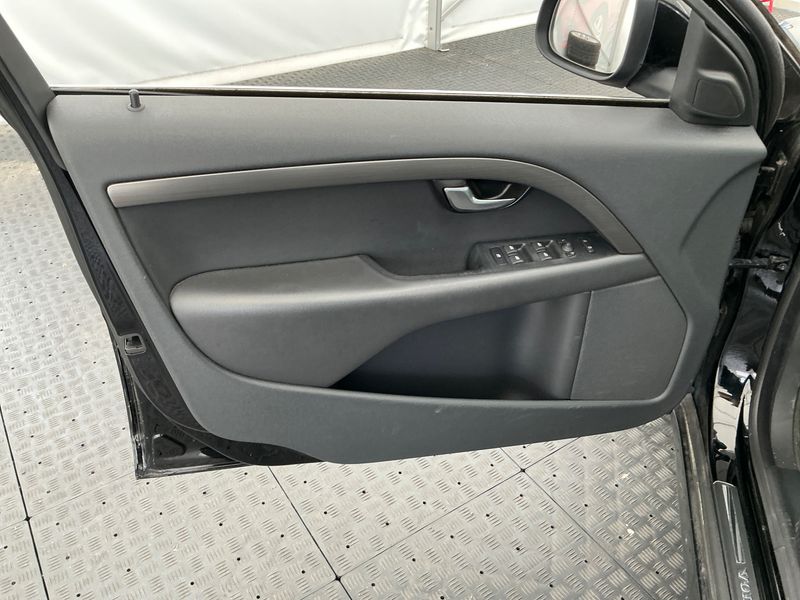 Volvo V70 2.4 D5 Kinetic AWD 2014 – снимка 24