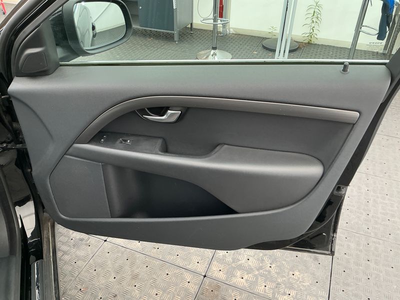 Volvo V70 2.4 D5 Kinetic AWD 2014 – снимка 26