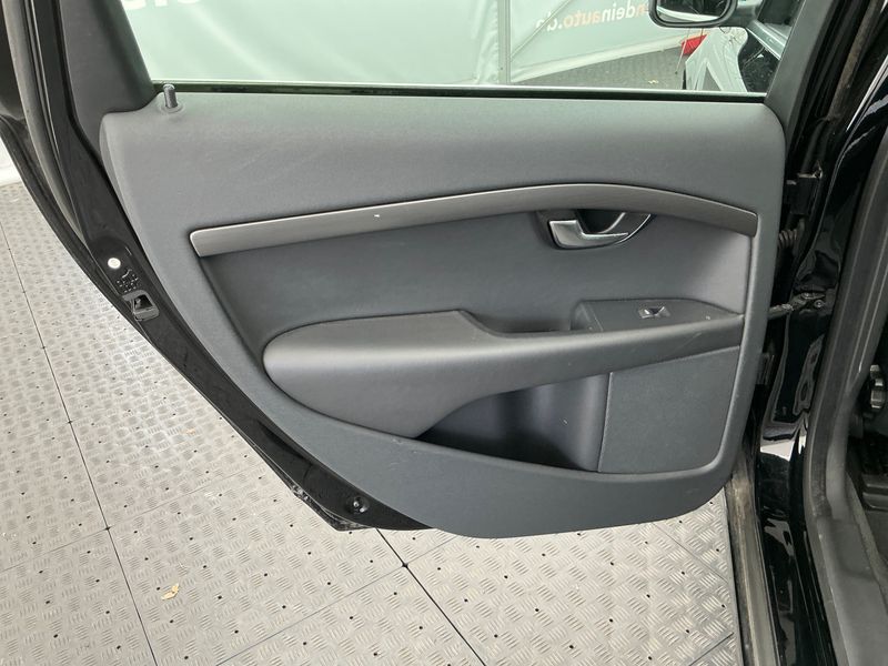 Volvo V70 2.4 D5 Kinetic AWD 2014 – снимка 25
