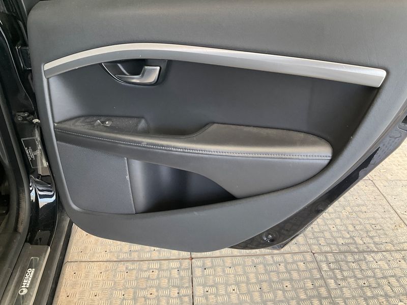 Volvo V70 2.0 D4 Momentum 2013 – снимка 48