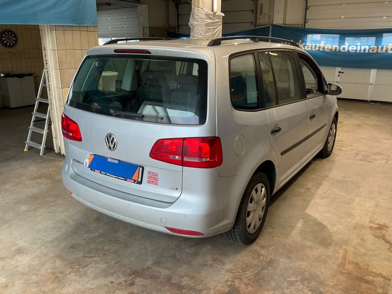 Volkswagen Touran 1.6 TDI Trendline 2012 – снимка 2