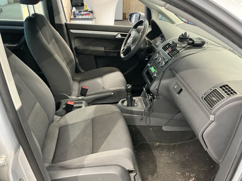 Volkswagen Touran 1.6 TDI Trendline 2012 – снимка 3