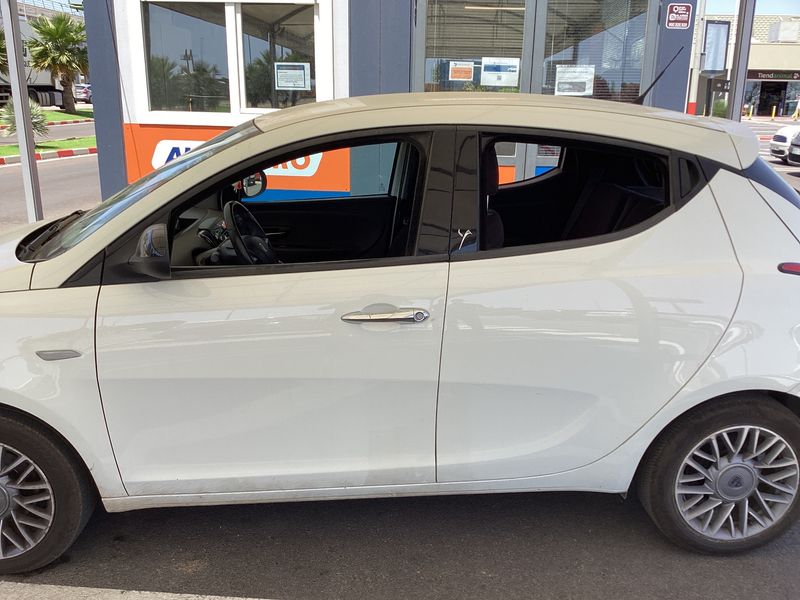 Lancia Ypsilon 1.2 Gold 2012 – снимка 4