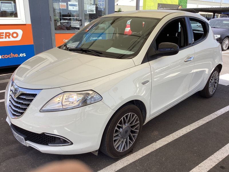 Lancia Ypsilon 1.2 Gold 2012 – снимка 1