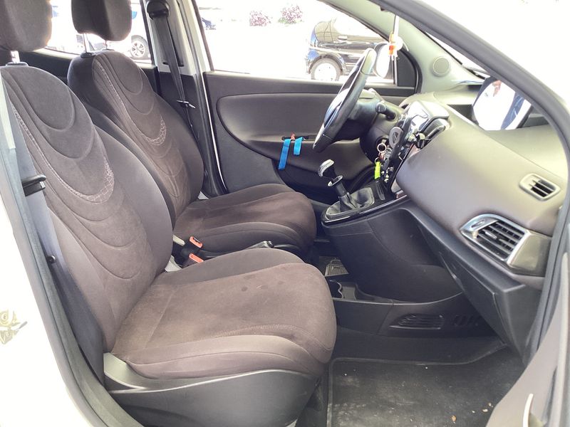 Lancia Ypsilon 1.2 Gold 2012 – снимка 16