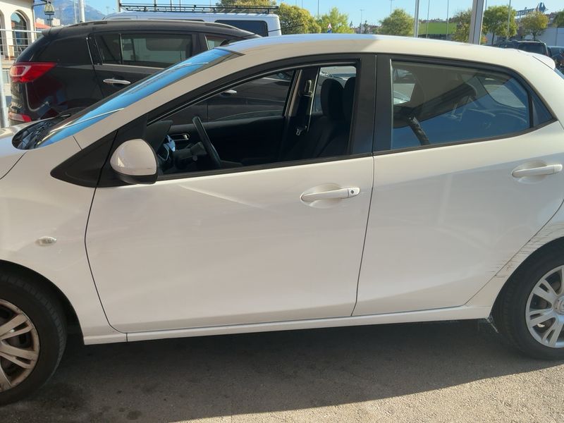 Mazda 2 1.3 Active 2012 – снимка 4