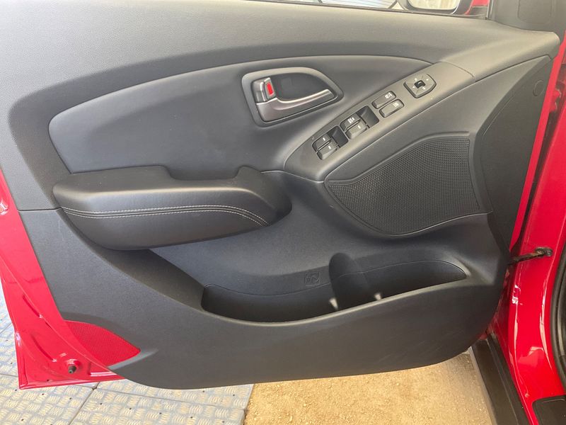 Hyundai ix35 1.6 FIFA World Cup Edition 2WD 2015 – снимка 40