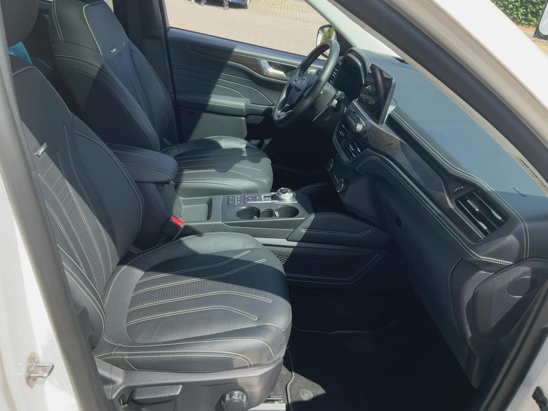 Ford Kuga 2.5 Plug-in Hybrid Vignale 2022 – снимка 17