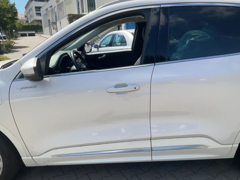Ford Kuga 2.5 Plug-in Hybrid Vignale 2022 – снимка 4